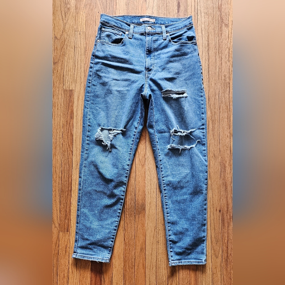 Levis High Wasted Mom Jeans